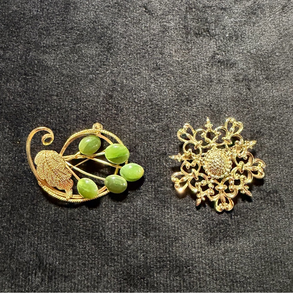 Vintage! Gold and Jade Leaf Brooch, Gold Round Brooch